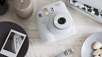 دوربین عکاسی چاپ سریع فوجی فیلم مدل Instax mini 9