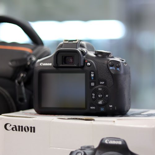 دوربین عکاسی کانن Canon EOS 2000D Kit EF-S 18-55mm IS II دست دوم
