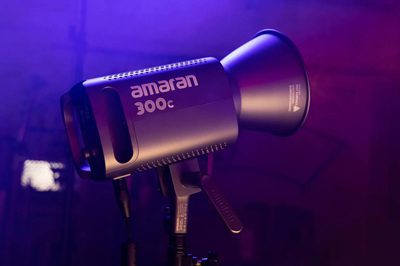 نور ویدیویی اپچر آماران Amaran 300C RGB LED Monolight