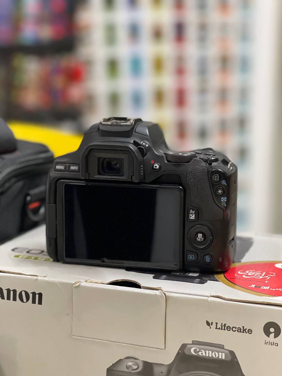 دوربین عکاسی کانن همراه لنز Canon EOS 250D Kit EF-S 18-55mm III کارکرده