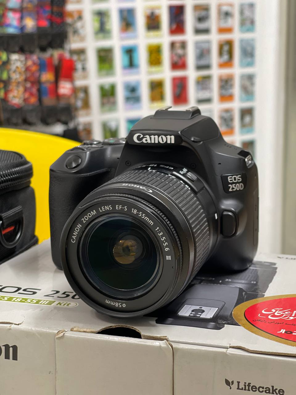 دوربین عکاسی کانن همراه لنز Canon EOS 250D Kit EF-S 18-55mm III کارکرده