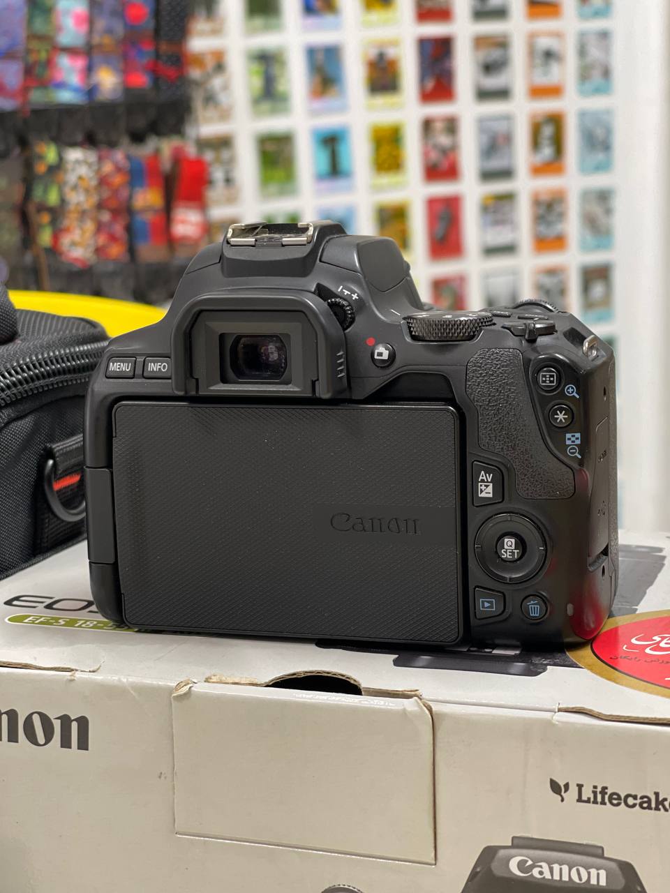 دوربین عکاسی کانن همراه لنز Canon EOS 250D Kit EF-S 18-55mm III کارکرده